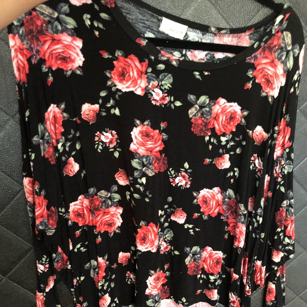 Flowered comfy top
